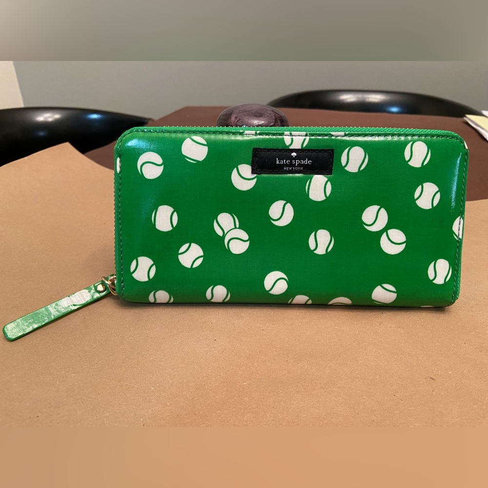 Kate Spade New York Green and White Zip Around Tennis Ball Wallet. EUC